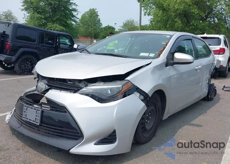 2018 Toyota Corolla Le z USA, uszkodzony, nr VIN 2T1BURHE9JC067155